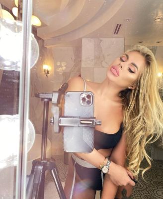 Юля, 8 988 331-86-97 Юля — проститутка для семейных пар, рост:  172, вес:  52